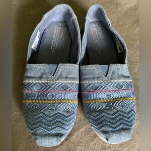 TOMS Girls 4Y Denim Embroidered Slip-Ons, good used condition